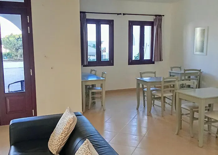 Alex Mike Ajía Ána